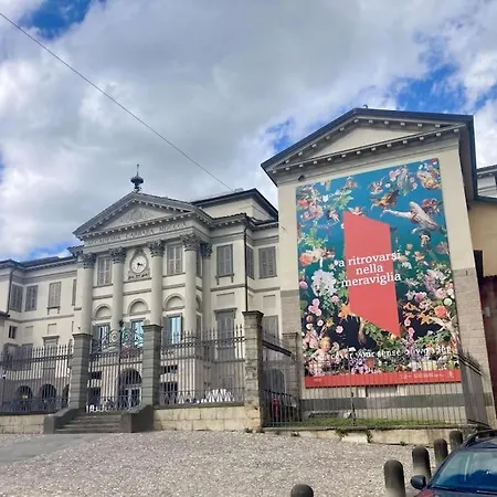 アパート Sky House Carrara ベルガモ