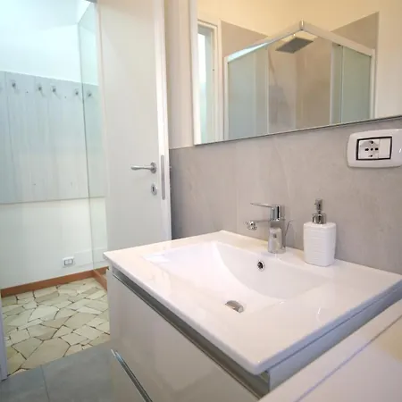 Sky House Carrara アパート ベルガモ