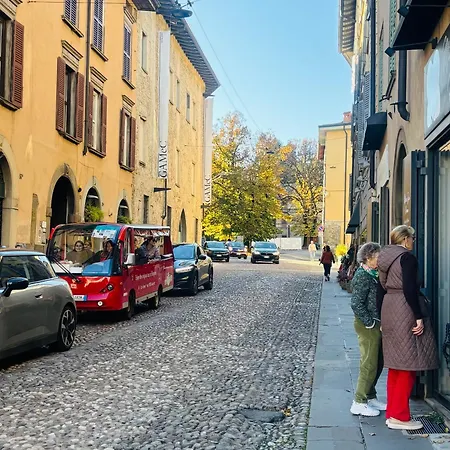 Sky House Carrara * ベルガモ