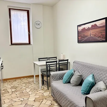 Sky House Carrara Apartment *