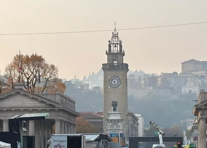 Sky House Carrara Apartment *